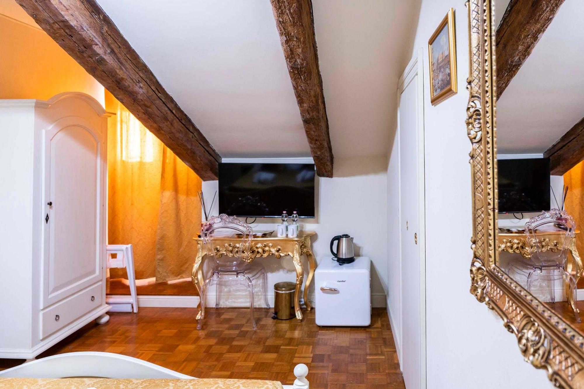 Palazzo Titti Rialto Suites Wenecja Zewnętrze zdjęcie