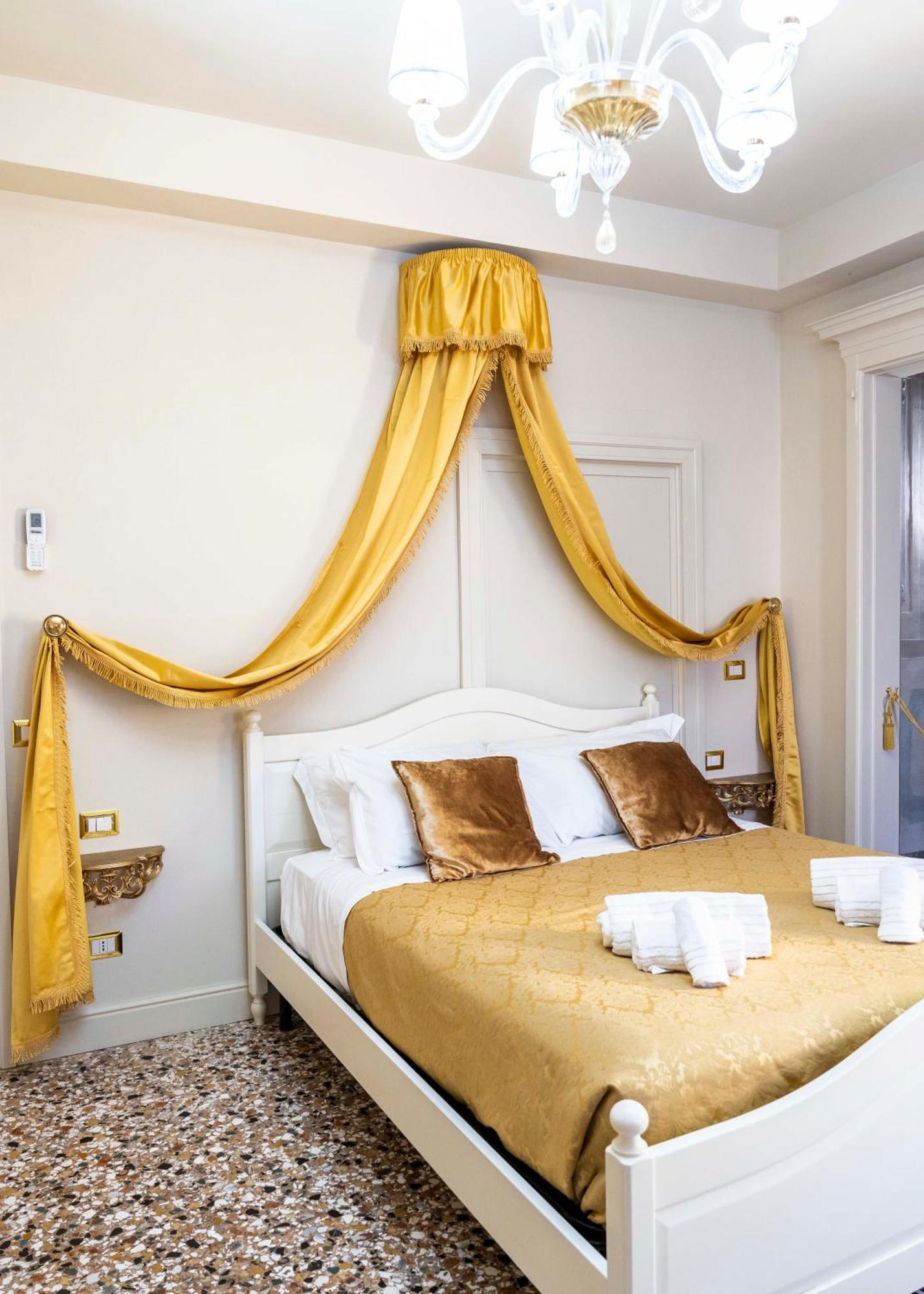 Palazzo Titti Rialto Suites Wenecja Zewnętrze zdjęcie